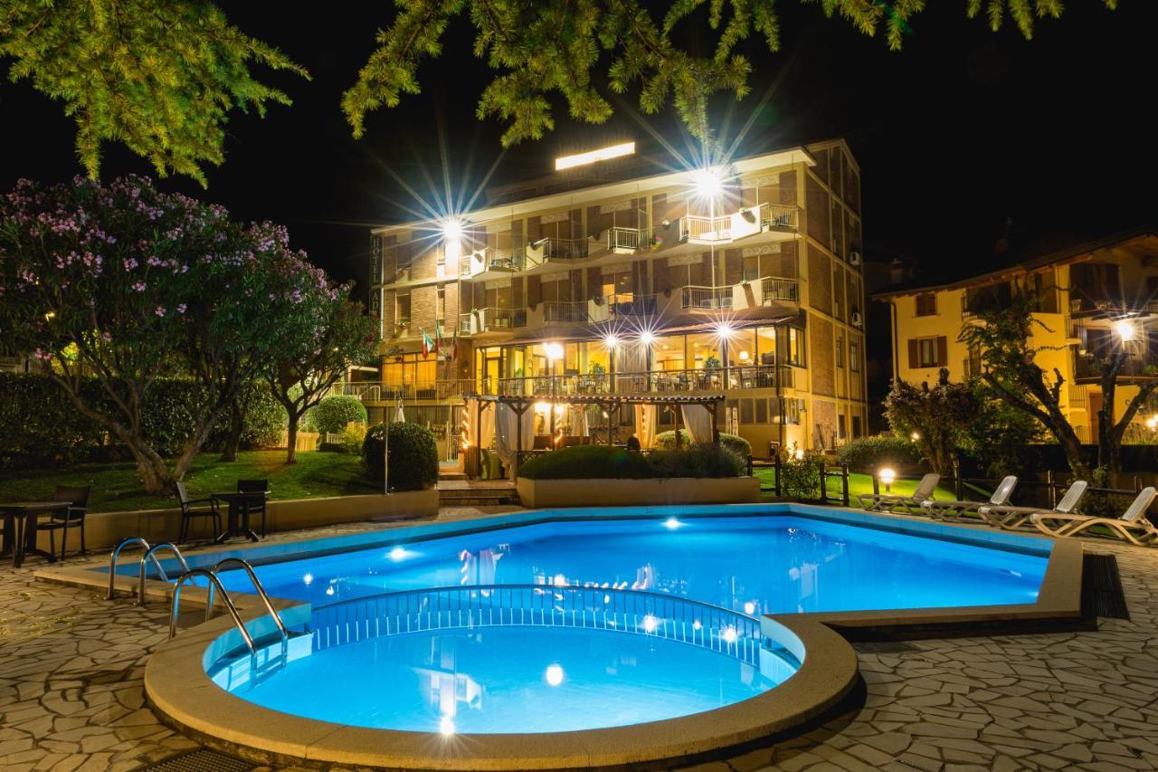 Hotel Adria & Resort Тосколано-Мадерно Екстер'єр фото